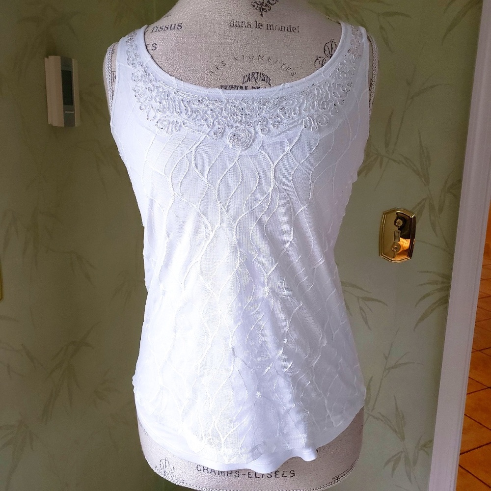 WHITE HOUSE BLACK MARKET TANK TOP W/BEADED MESH OVERLAY:PRE-OWNED SOFT WHITE XXS